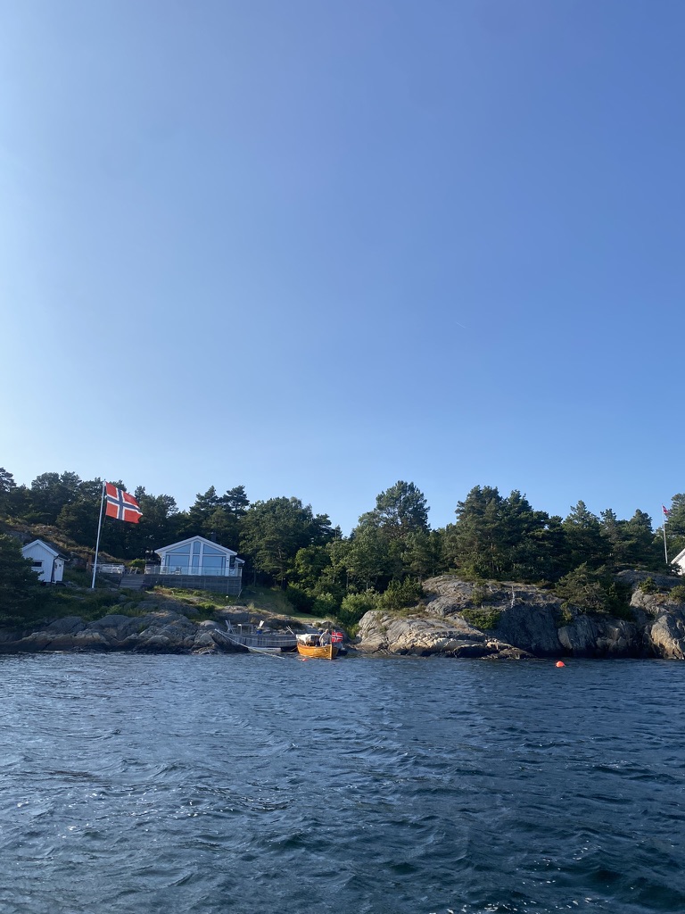 Hytta på Sørlandet sett utenfra